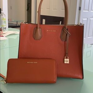 Michael Kors Purse w/ matching wallet
